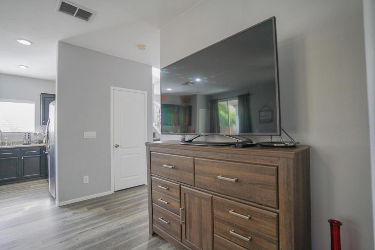Сasa de vacaciones 2400sqft House 6beds 3bath Pool Table Bbq Las Vegas
